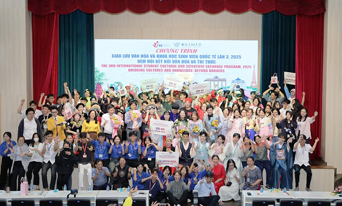 Trao giải cuộc thi “Rực rỡ sắc màu trang phục các dân tộc thiểu số Việt Nam”