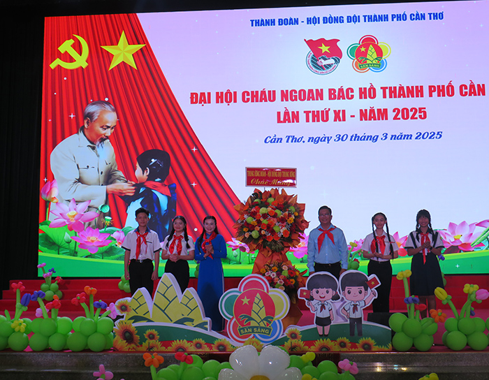 Cần Thơ: Tuyên dương những bông hoa tươi thắm trong vườn hoa Cháu ngoan Bác Hồ