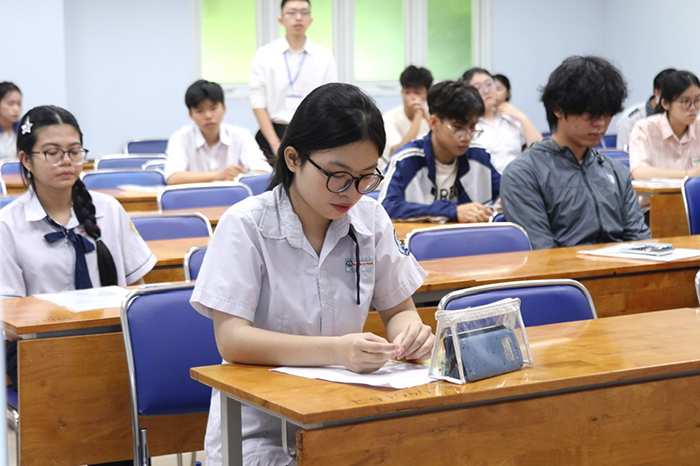 Bộ GD-ĐT: Rà soát ngành, nhóm ngành dùng nhiều tổ hợp, phương thức xét tuyển