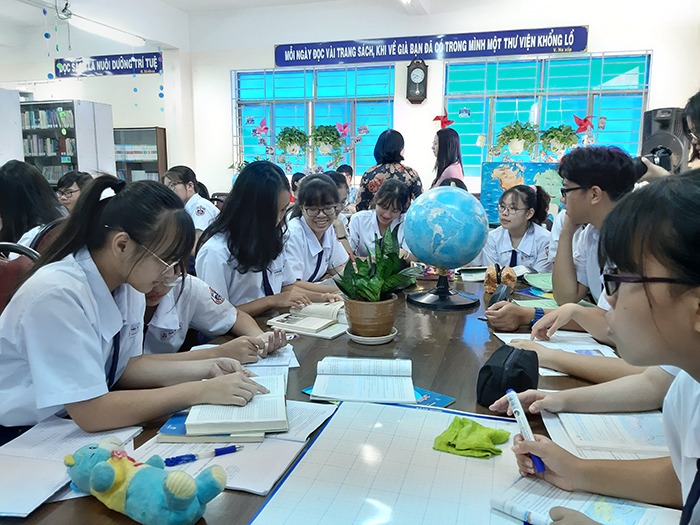 Giáo viên có được quyền thu giữ điện thoại học sinh?