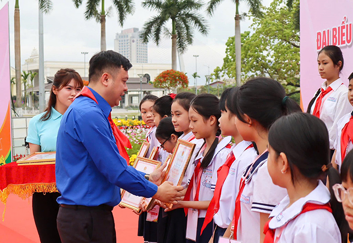 Đà Nẵng: Tuyên dương danh hiệu “Cháu ngoan Bác Hồ” cho 350 đội viên, thiếu niên, nhi đồng