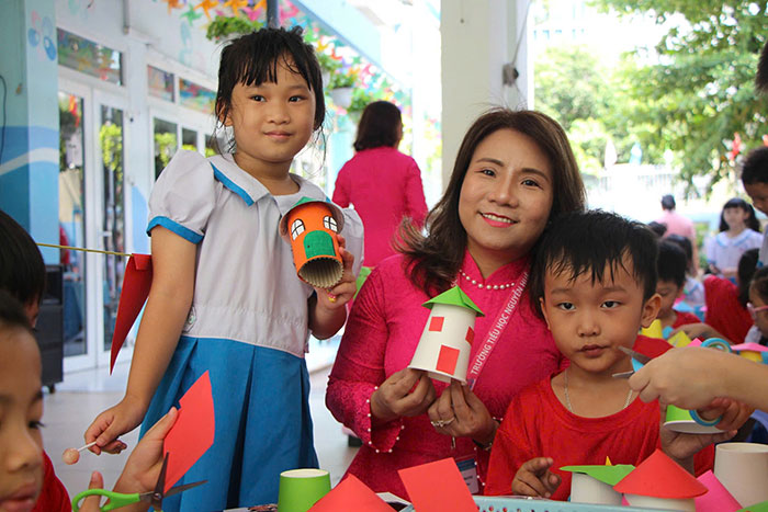 Học sinh tiểu học sắm vai “chiến binh”, “người đưa tin ngày 30-4”