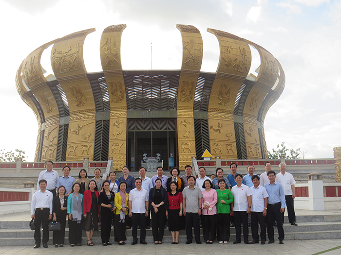 Đoàn đại biểu Quốc hội chuyên trách các tỉnh, thành phố dâng hương, viếng Đền thờ các vua Hùng tại TP.Cần Thơ