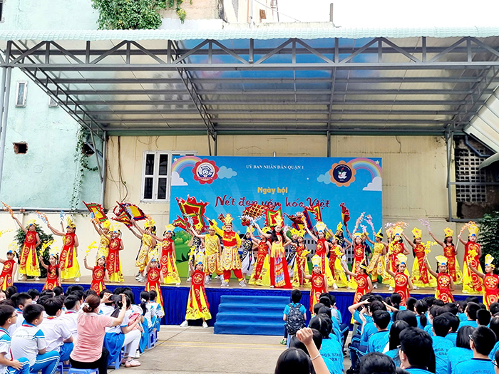 Quận 1: Lần đầu tiên 2 trường tiểu học cùng “góp sức” cho học sinh trải nghiệm ứng dụng toán học để học lịch sử