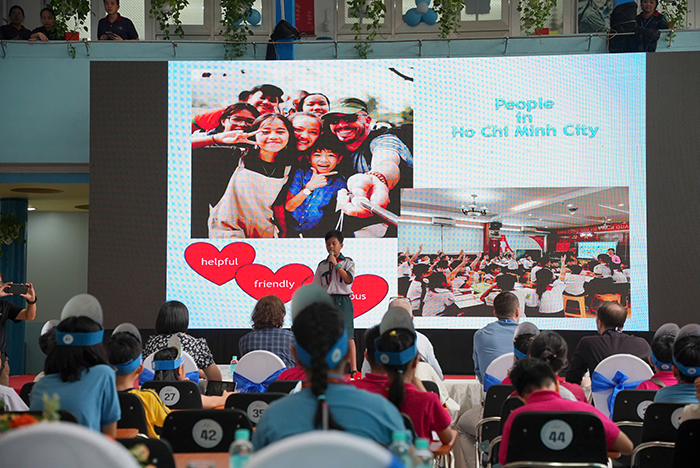 Lần đầu học sinh 9 trường tiểu học quận 1 cùng tranh tài lịch sử TP.HCM bằng tiếng Anh