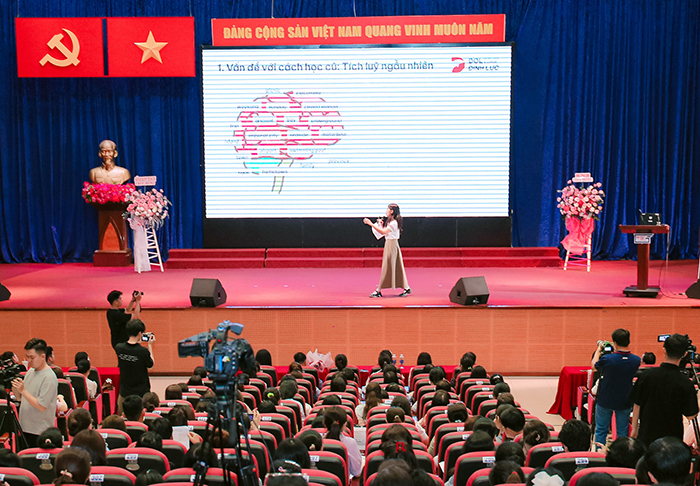 Giáo viên tiếng Anh tiểu học, THCS tại TP.HCM tập huấn về Linearthinking