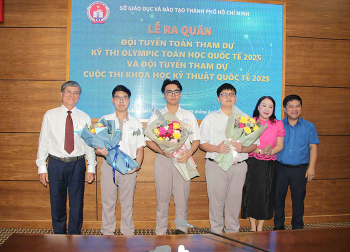 TP.HCM tổ chức lễ ra quân đội tuyển học sinh tham gia kỳ thi quốc tế