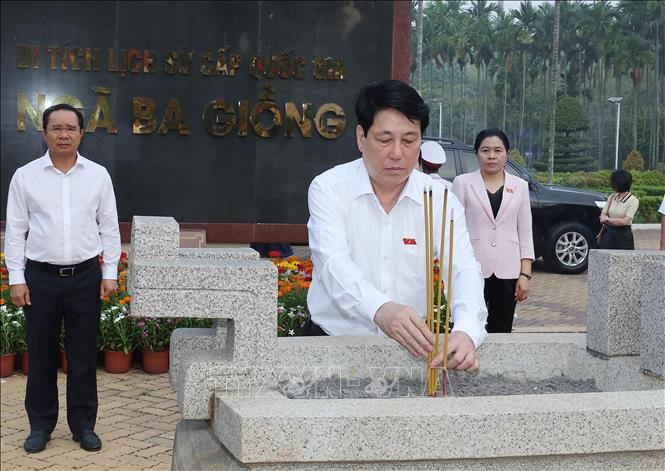 Chủ tịch nước Lương Cường dâng hương tại Khu Di tích lịch sử quốc gia Ngã Ba Giồng