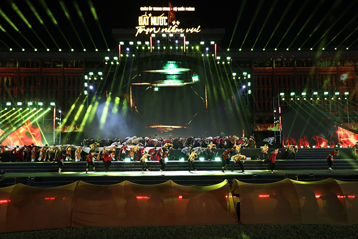 Chương trình nghệ thuật “Đất nước trọn niềm vui” kỷ niệm 50 năm Ngày Giải phóng miền Nam, thống nhất đất nước