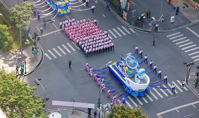 Giáo viên thành phố bản lĩnh, trách nhiệm trong đội hình tham gia diễu hành