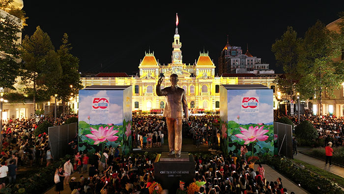 Sắc màu thành phố Bác