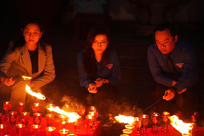 Thắp nến tri ân các anh hùng liệt sĩ