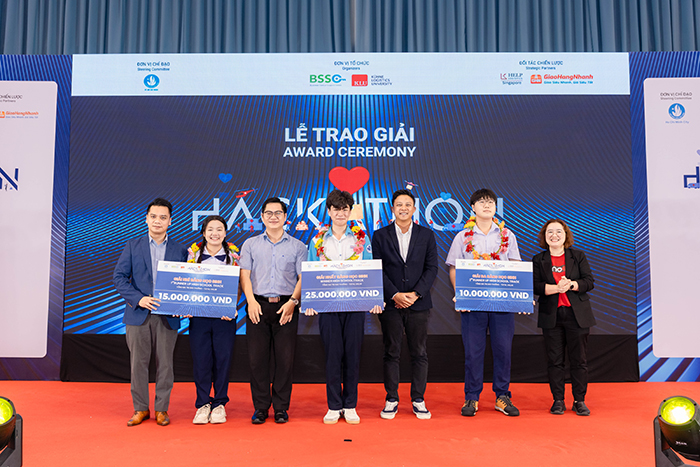 Trao giải “Hackathon logistics nhân đạo” 2025