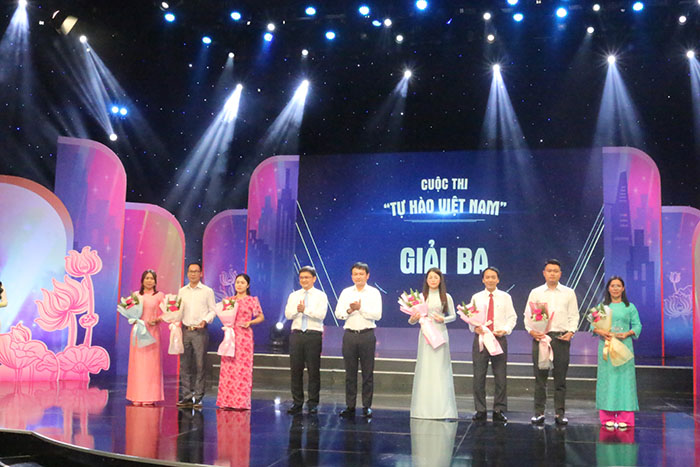 Trao giải cuộc thi chính luận bảo vệ nền tảng tư tưởng của Đảng, đấu tranh phản bác các quan điểm sai trái, thù địch tại TP.HCM