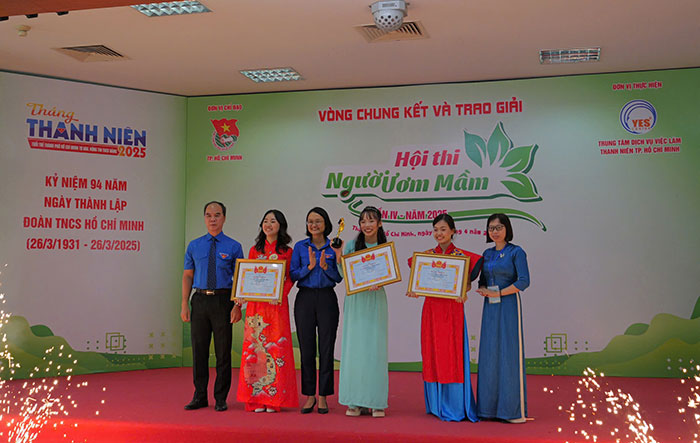 Trao giải Hội thi “Người ươm mầm”         