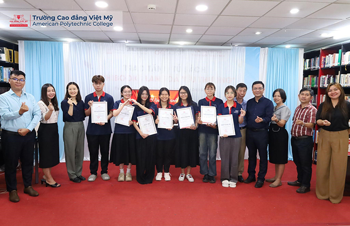 Hệ 9+ khẳng định chất lượng: Sinh viên Việt Mỹ đạt giải học sinh giỏi cấp thành phố