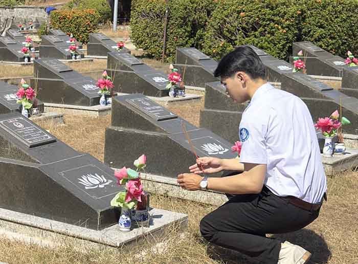 Sinh viên thành phố viết tiếp “câu chuyện hòa bình”