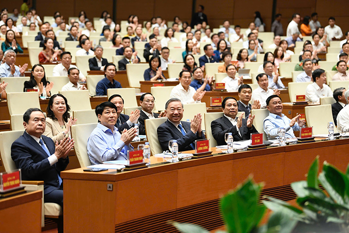 Muốn phát triển nhanh và bền vững: Việt Nam không thể đi theo lối mòn cũ