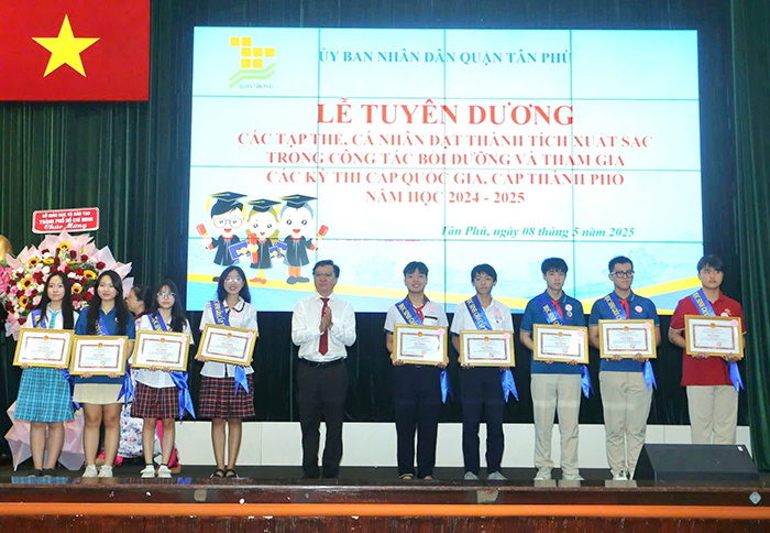 Quận Tân Phú tiếp tục giữ vững thành tích học sinh giỏi
