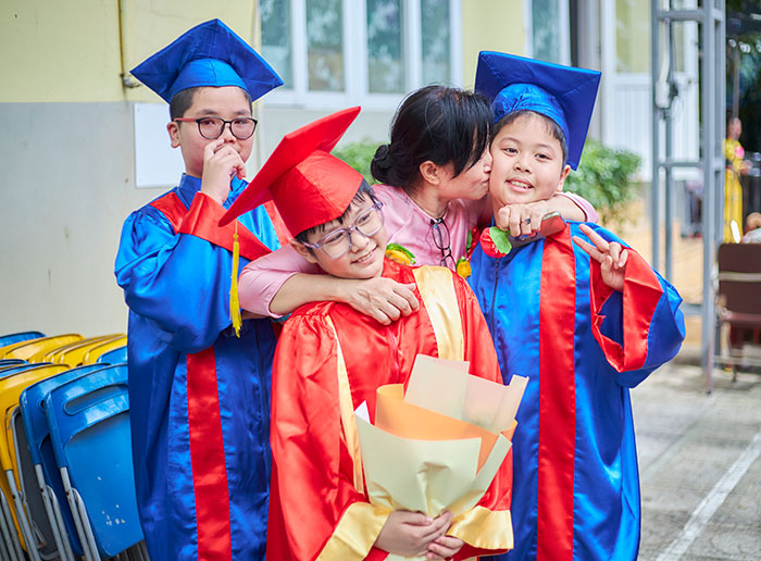 Lời nhắn gửi đầy xúc động cô hiệu trưởng gửi học sinh lớp 5 trong ngày ra trường