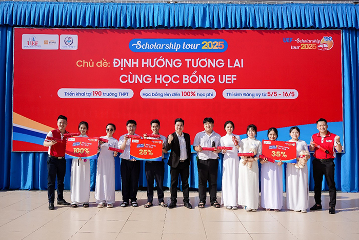 Hơn 1.700 suất học bổng sớm được UEF trao tặng cho học sinh tại 190 trường THPT