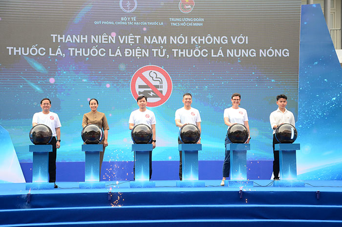 Hơn 1.000 bạn trẻ Đà Nẵng tham gia giải chạy nói không với thuốc lá điện tử