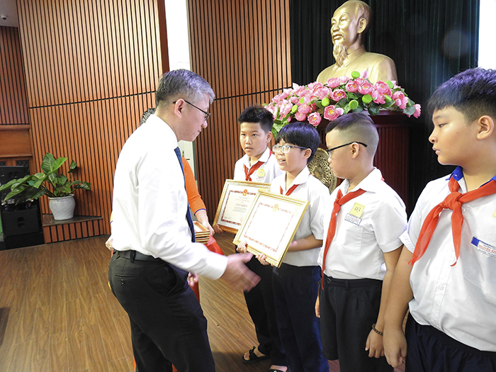 Quận 12 tuyên dương học sinh giỏi năm học 2024-2025