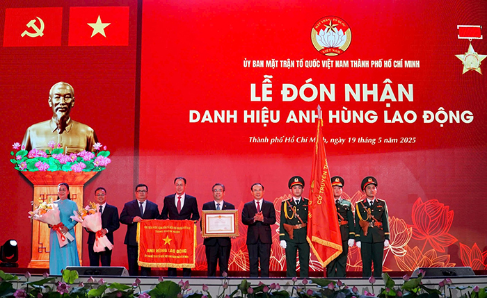 Ủy ban MTTQ Việt Nam TP.HCM đón nhận danh hiệu “Anh hùng Lao động”