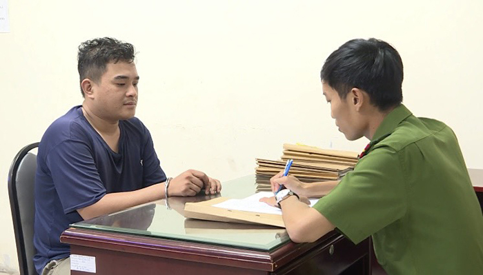 TP.HCM: Bắt giữ hai người đàn ông vì chống đối CSGT, khiến một cán bộ bị gãy tay