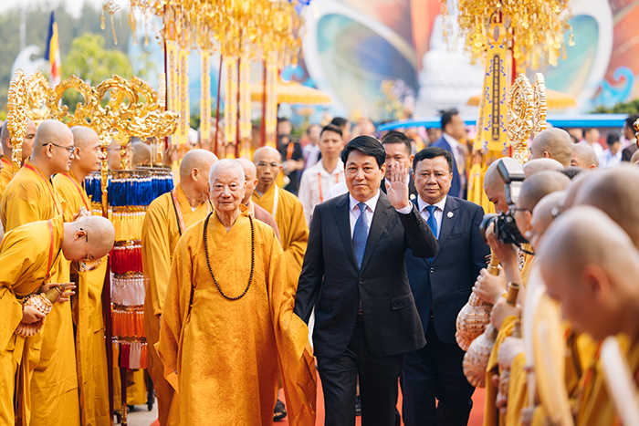 “Làm việc gì cũng không vì bản thân mình mà luôn nghĩ đến lợi ích của đại chúng”