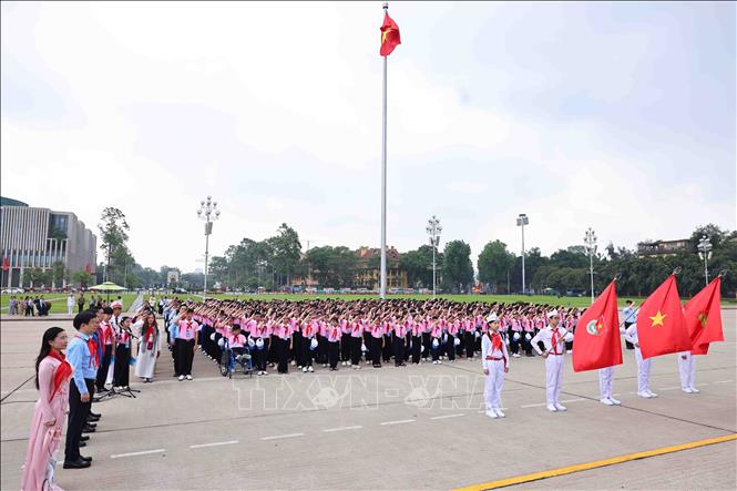 500 đại biểu Cháu ngoan Bác Hồ vào Lăng viếng Chủ tịch Hồ Chí Minh