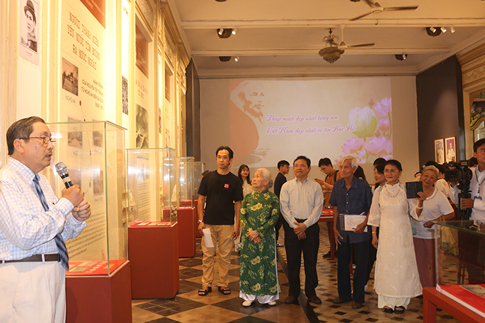 Góc nhìn sinh động về cuộc đời và sự nghiệp cách mạng của Chủ tịch Hồ Chí Minh thông qua sưu tập tem và bưu ảnh