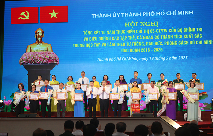 TP.HCM tuyên dương 341 tập thể, cá nhân có thành tích xuất sắc trong học tập và làm theo lời Bác