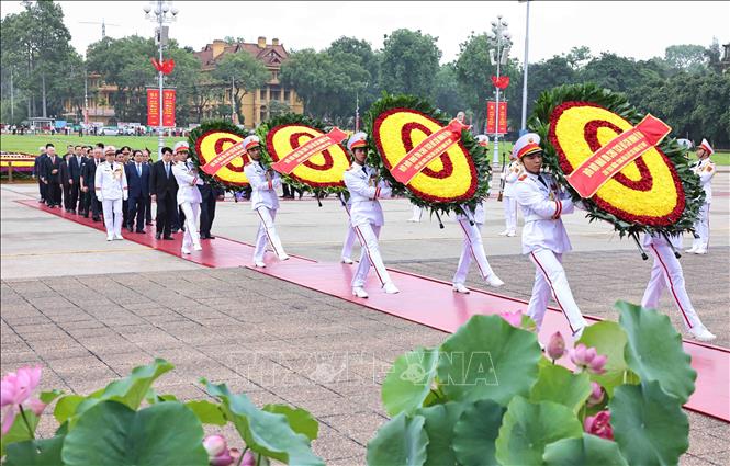 Lãnh đạo Đảng, Nhà nước vào Lăng viếng Bác