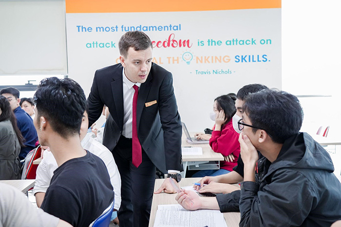 UEF tuyển sinh chương trình đào tạo đại học hoàn toàn bằng tiếng Anh năm 2025