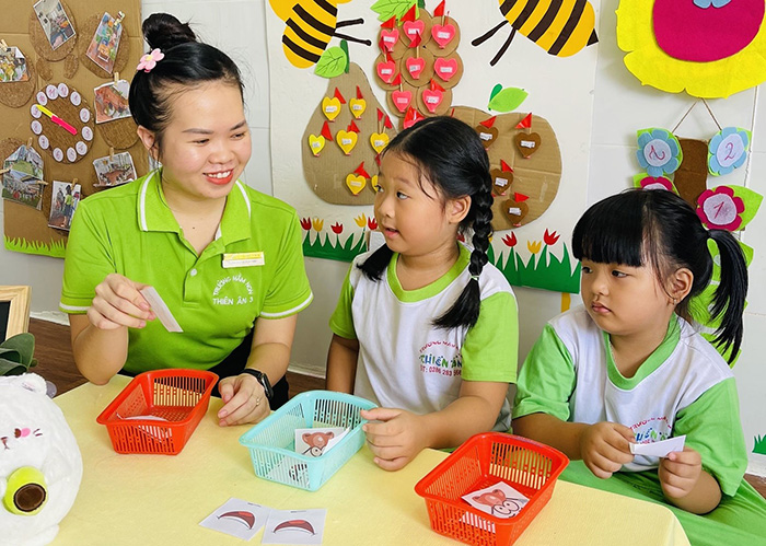 Thủ tướng yêu cầu ưu tiên ngân sách, đảm bảo đủ giáo viên dạy học 2 buổi/ngày