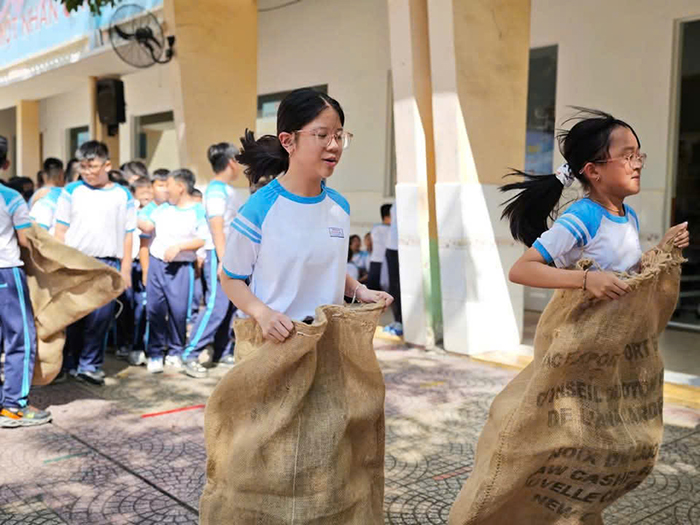 Trường học mở cổng, tăng cường hoạt động kỹ năng, đón học sinh ngày hè