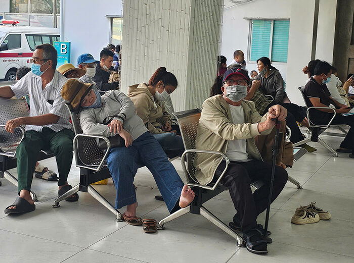 Biến thể Covid-19 mới: Không quá nguy hiểm nhưng không thể lơ là