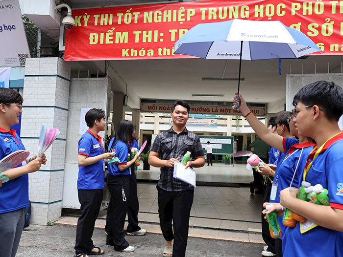 Thí sinh TP.HCM đánh giá cao đề ngữ văn: Thời sự, vừa sức, khơi gợi tư duy