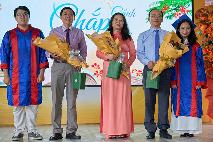 Hiệu trưởng Trường THPT Ten Lơ Man: Hãy viết tương lai bằng nỗ lực, sự tử tế, can đảm và khát vọng