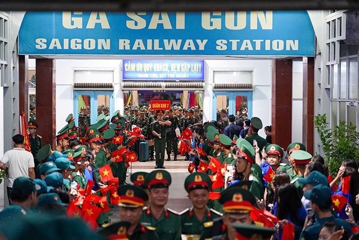 Gần 800 cán bộ, chiến sĩ Quân khu 7 lên đường ra Bắc tham gia diễu binh kỷ niệm 80 năm Quốc khánh