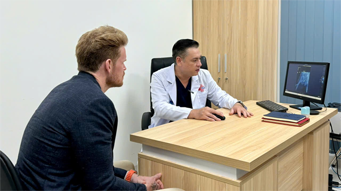 TP.HCM: Điều trị thành công một trường hợp hẹp niệu đạo phức tạp cho một bệnh nhân người nước ngoài