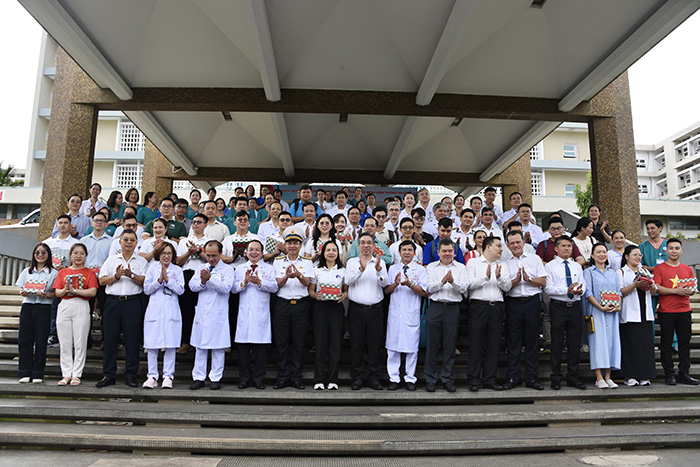 Bác sĩ TP.HCM lên đường chăm sóc sức khỏe quân dân Trường Sa