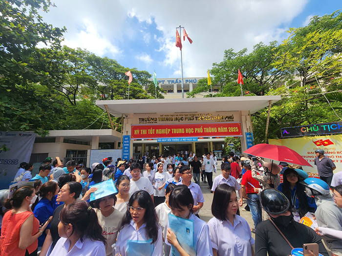 Đà Nẵng: Đình chỉ 1 thí sinh vì mang điện thoại vào phòng thi