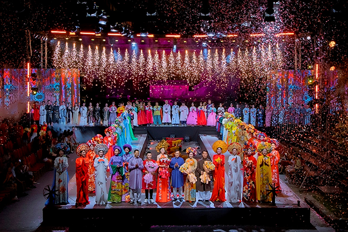 Hoành tráng đêm khai mạc “Sắc màu văn hóa” tại Huế