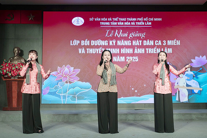 TP.HCM: Bồi dưỡng kỹ năng hát dân ca 3 miền và thuyết minh hình ảnh triển lãm cho cán bộ văn hóa