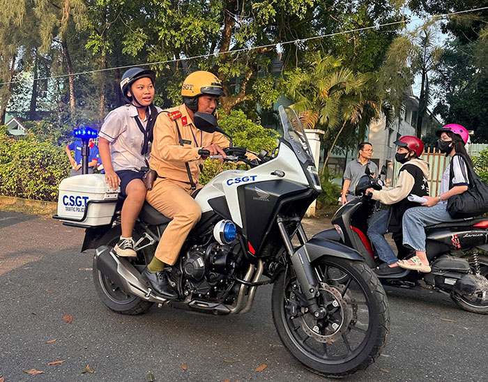 CSGT TP.HCM đồng hành cùng thí sinh trong kỳ thi tốt nghiệp THPT