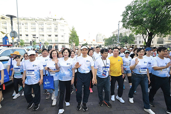 Hơn 1.000 nhà báo, phóng viên, biên tập viên đã tham gia Giải đi bộ, chạy bộ “Tự hào thành phố tôi yêu”