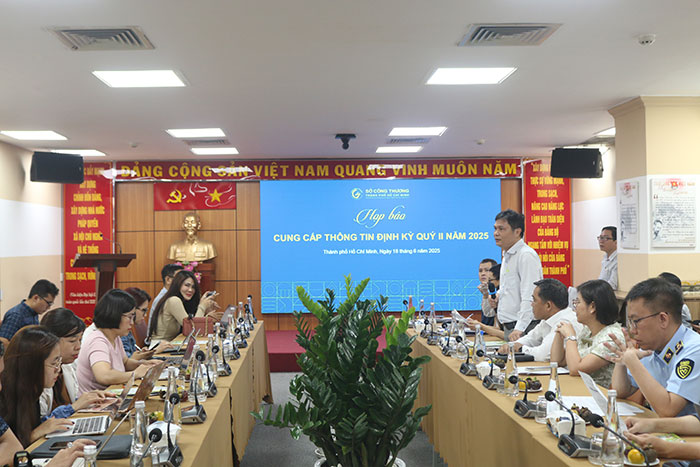 TP.HCM: Tình hình thị trường ổn định, không xảy ra hiện tượng khan hàng