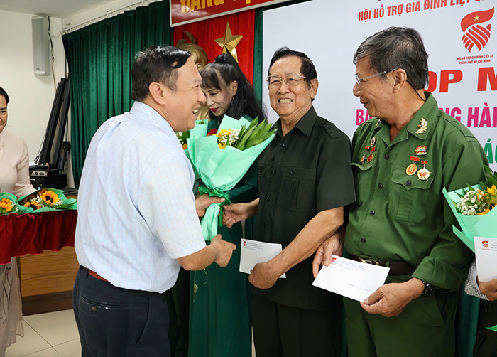 Trao thưởng cuộc vận động viết “Ký ức không quên”